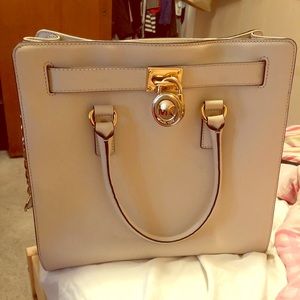 ❗️BUNDLE IT❗️Authentic Michael Kors Hamilton Tote